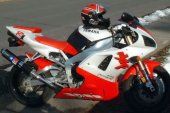 1998 Yamaha YZF 1000 R1 photo